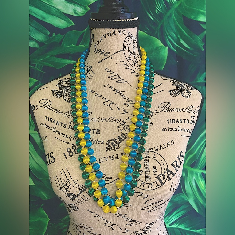 Vintage threaded bead necklace